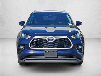 Used 2023 Toyota Highlander XLE FWD video 3