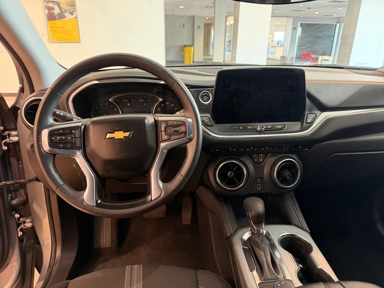 Used 2025 Chevrolet Blazer LT FWD image 34