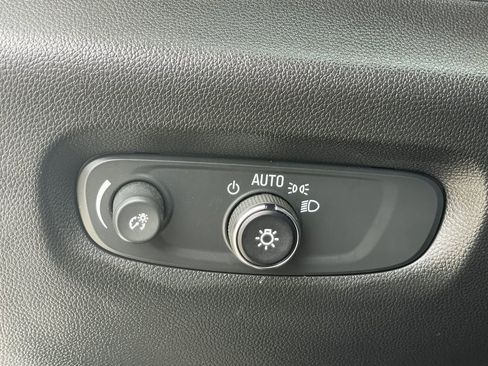 Certified 2023 Chevrolet Traverse Premier image 30