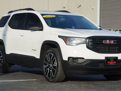 Used 2019 GMC Acadia SLT w/ Black Edition image 2