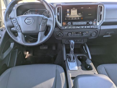 Used 2025 Nissan Frontier SV w/ SV Convenience Package image 16