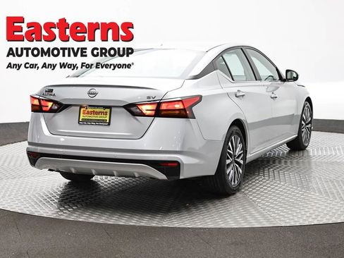 Used 2023 Nissan Altima 2.5 SV FWD image 5