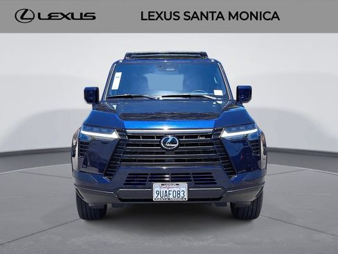 Used 2025 Lexus GX 550 w/ Cold Area Package AWD/4WD image 2