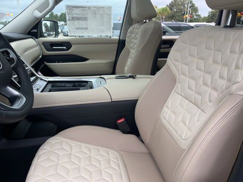 New 2025 Nissan Armada Platinum w/ Convenience Package image 8