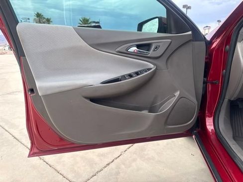Used 2021 Chevrolet Malibu LT FWD image 17