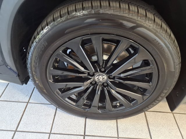 Used 2023 Toyota Highlander XSE FWD image 5