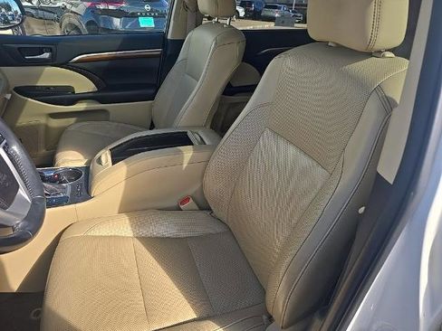 Used 2019 Toyota Highlander FWD V6 image 9