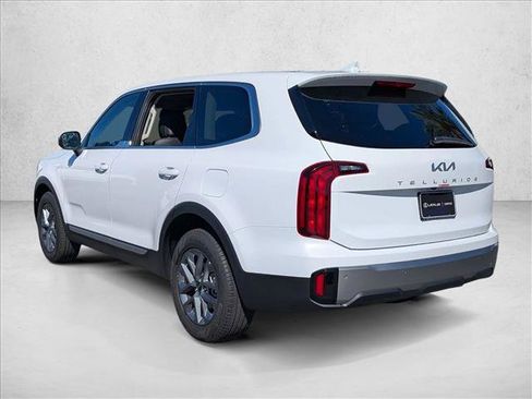 Used 2025 Kia Telluride LX image 10