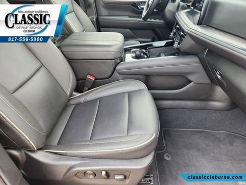 Used 2025 Chevrolet Suburban Premier RWD image 15