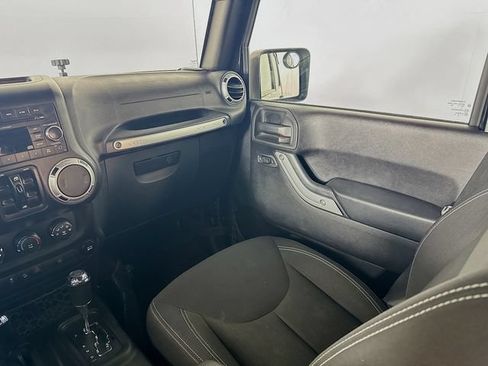 Used 2015 Jeep Wrangler Unlimited Sahara w/ Max Tow Package AWD/4WD image 22