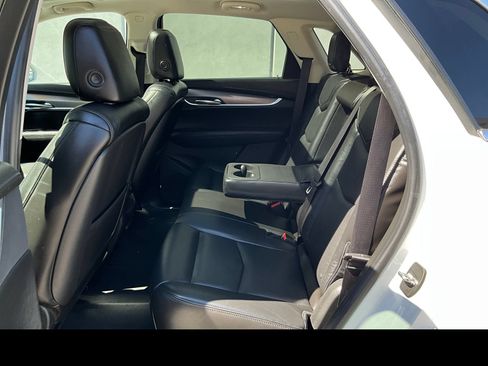 Used 2017 Cadillac XT5 Luxury w/ Driver Awareness Package FWD image 11