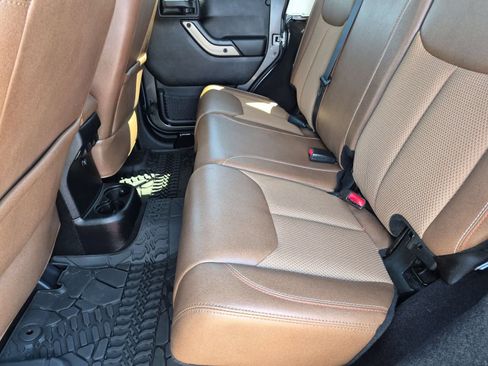 Used 2016 Jeep Wrangler Unlimited Sahara AWD/4WD image 19