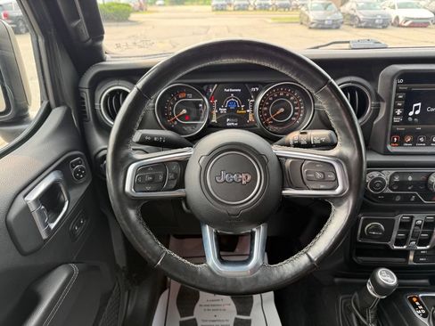 Used 2021 Jeep Wrangler Unlimited Sahara w/ Uconnect 4C Nav & Sound Group AWD/4WD image 12