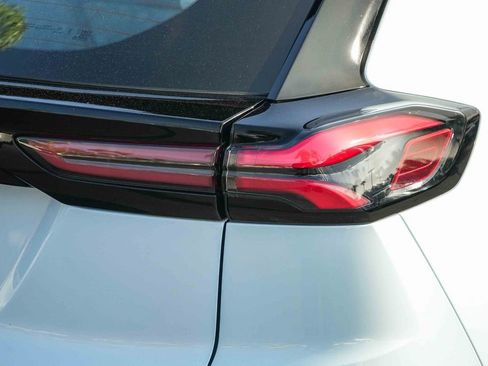 Used 2023 Chevrolet Bolt EUV Premier w/ Super Cruise Package image 7