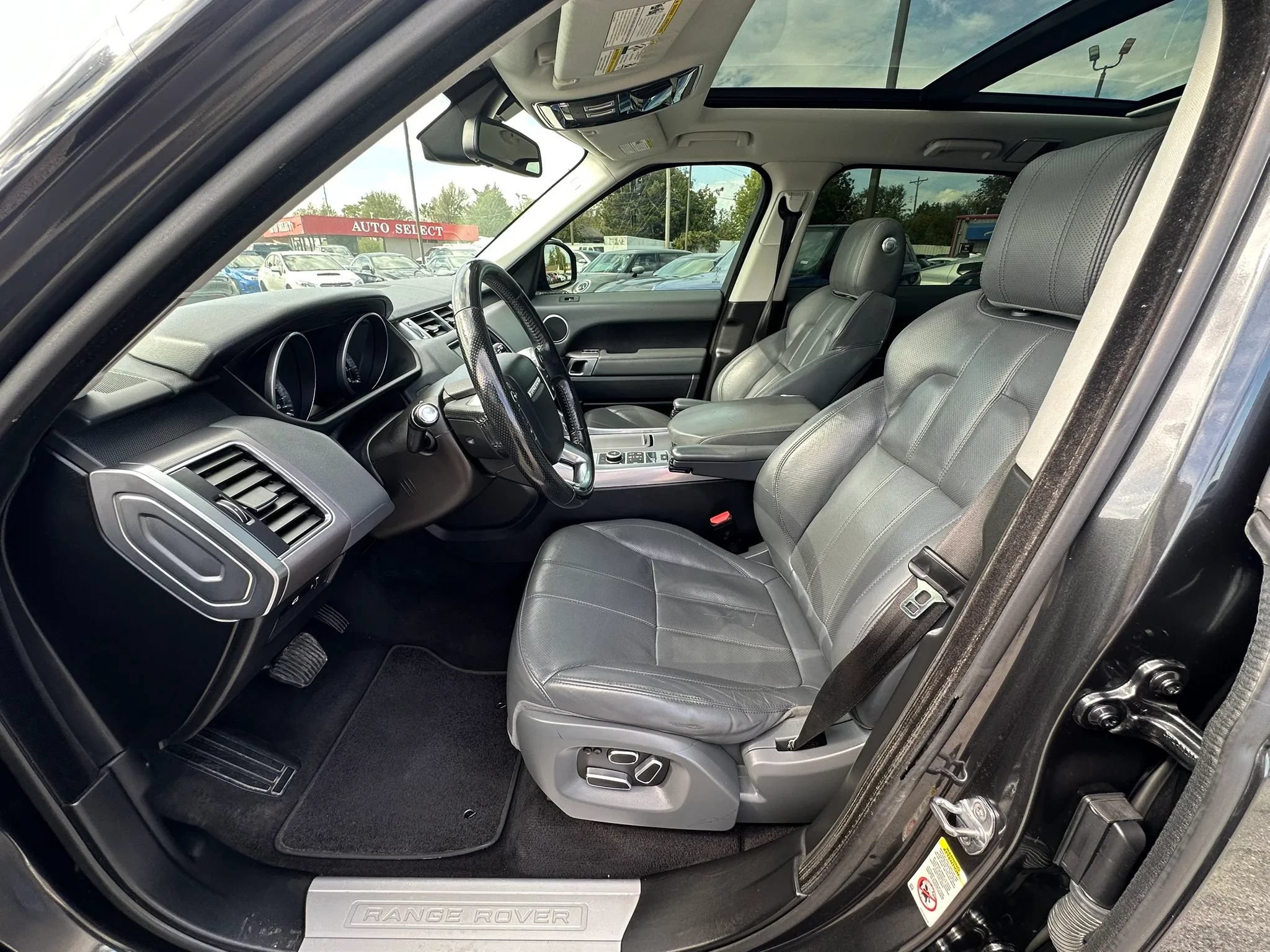 Used 2014 Land Rover Range Rover Sport HSE AWD/4WD image 10