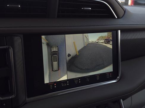 Used 2024 GMC Yukon Denali w/ Advanced Technology Package image 23