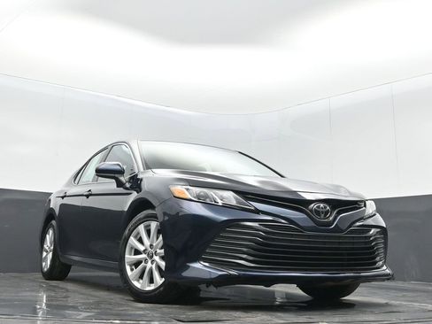 Used 2018 Toyota Camry LE image 28