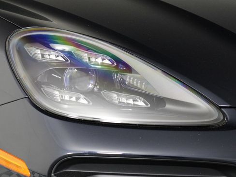 Certified 2023 Porsche Cayenne S AWD/4WD image 28