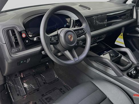 Certified 2025 Porsche Cayenne image 4
