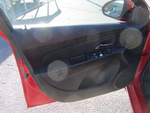 Used 2015 Chevrolet Cruze LT image 16