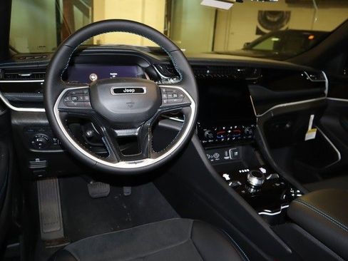 New 2022 Jeep Grand Cherokee Trailhawk w/ Luxury Tech Group III image 7