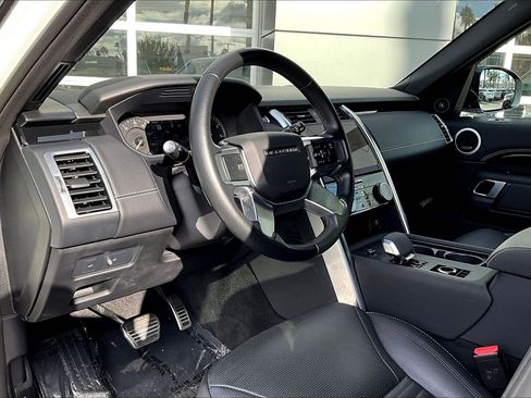 Used 2023 Land Rover Discovery S R-Dynamic image 14