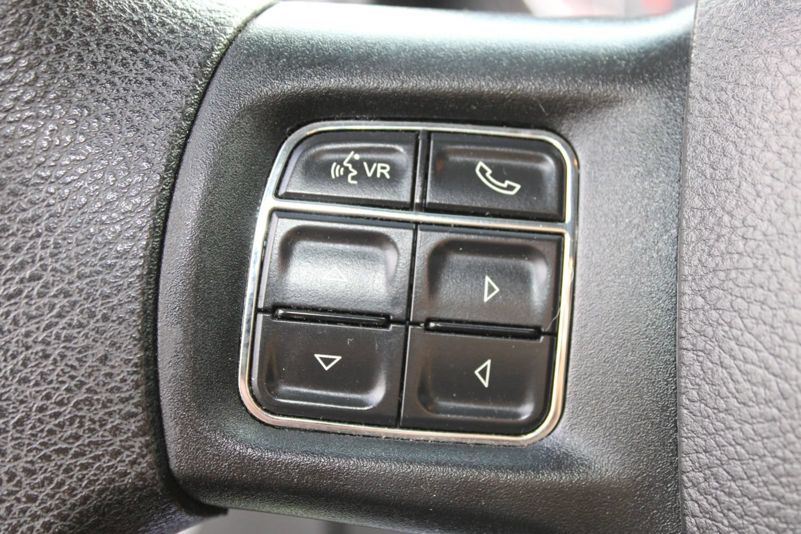 Used 2017 RAM 1500 Classic SLT RWD image 17