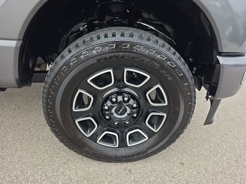 Used 2025 Ford F250 Platinum image 11