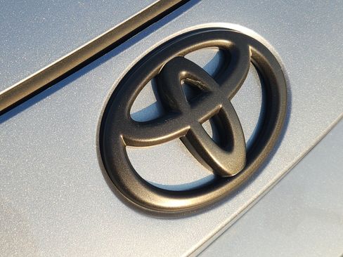 Used 2025 Toyota Corolla SE FWD image 12