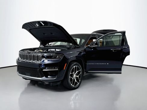 Used 2023 Jeep Grand Cherokee Summit AWD/4WD image 16