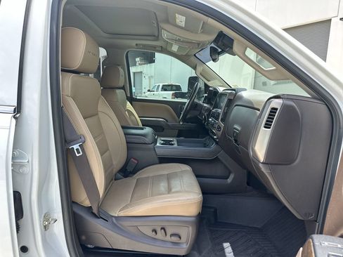 Certified 2019 GMC Sierra 2500 Denali w/ Duramax Plus Package AWD/4WD image 28