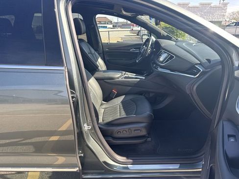 Used 2023 Buick Enclave Avenir w/ Avenir Technology Package AWD/4WD image 30