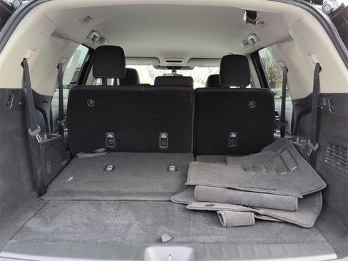 Used 2024 Nissan Pathfinder S image 17