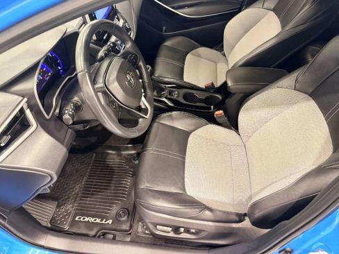 Used 2019 Toyota Corolla XSE image 18