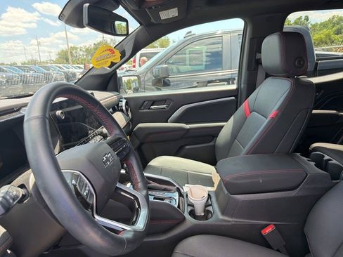 Used 2025 Chevrolet Colorado Z71 w/ Technology Package AWD/4WD image 6