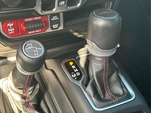 Used 2021 Jeep Gladiator Rubicon AWD/4WD image 28