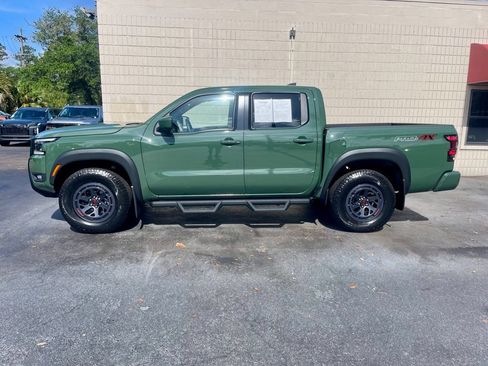 Used 2025 Nissan Frontier PRO-4X AWD/4WD image 2