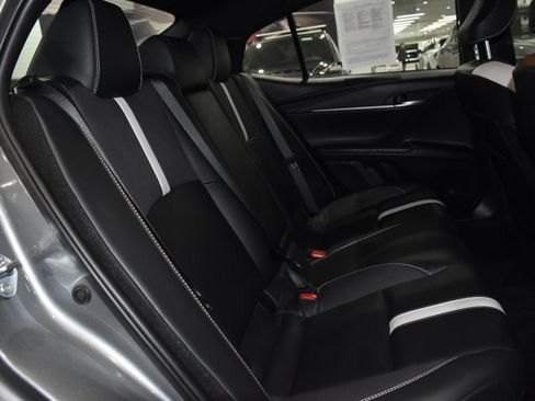 Used 2025 Toyota Camry SE image 29