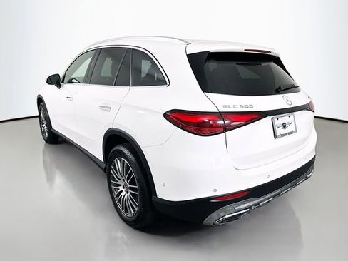 Used 2025 Mercedes-Benz GLC 300 4MATIC image 7