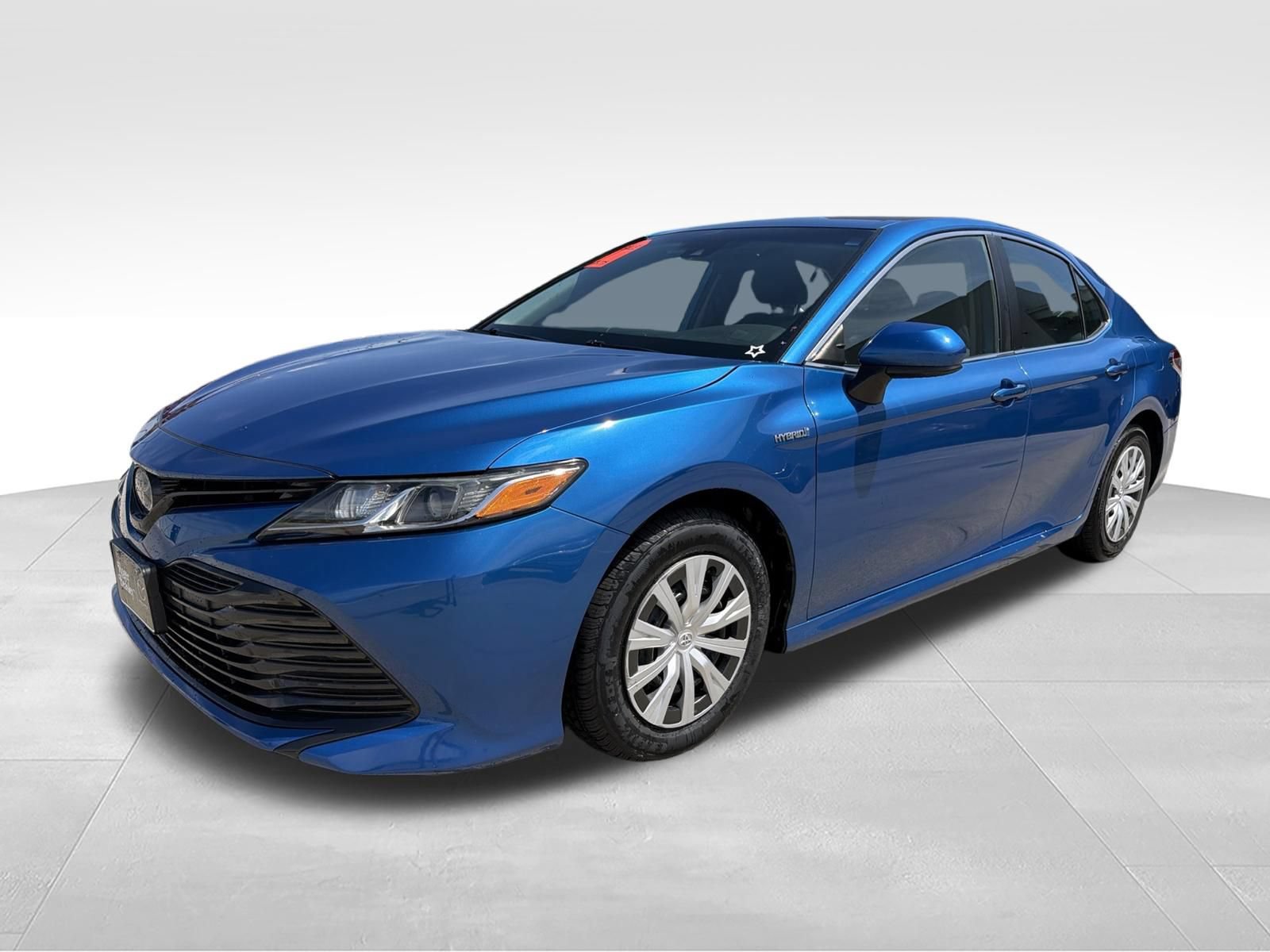 Used 2020 Toyota Camry LE FWD image 1