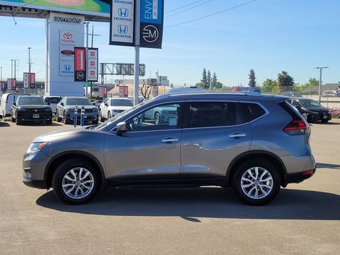 Used 2017 Nissan Rogue SV w/ Sun & Sound Touring Package image 8
