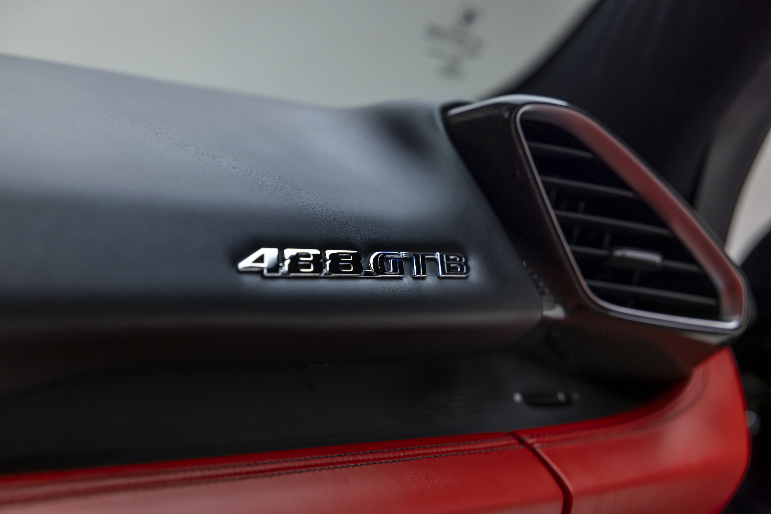 Certified 2018 Ferrari 488 GTB RWD image 57