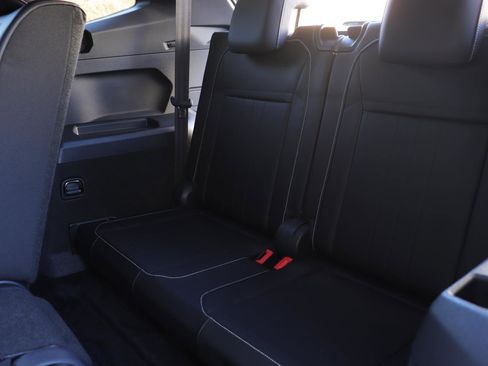 Used 2024 Volkswagen Tiguan SE R-Line image 15