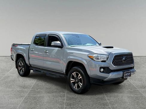 Used 2018 Toyota Tacoma TRD Sport w/ Technology Package AWD/4WD image 9