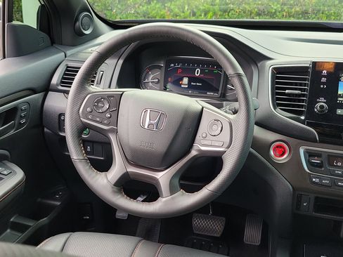 Used 2025 Honda Passport TrailSport image 21