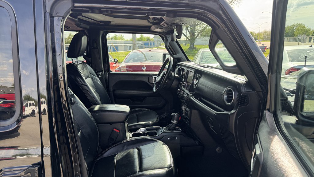Used 2018 Jeep Wrangler Unlimited Sahara AWD/4WD image 28