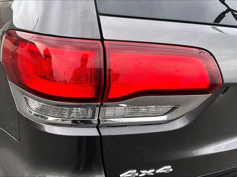 Used 2021 Jeep Grand Cherokee Limited AWD/4WD image 30