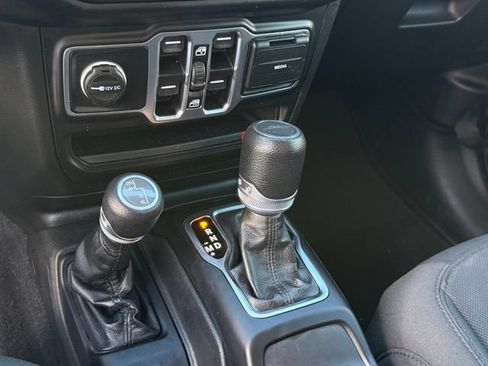 Used 2023 Jeep Gladiator Sport AWD/4WD image 22