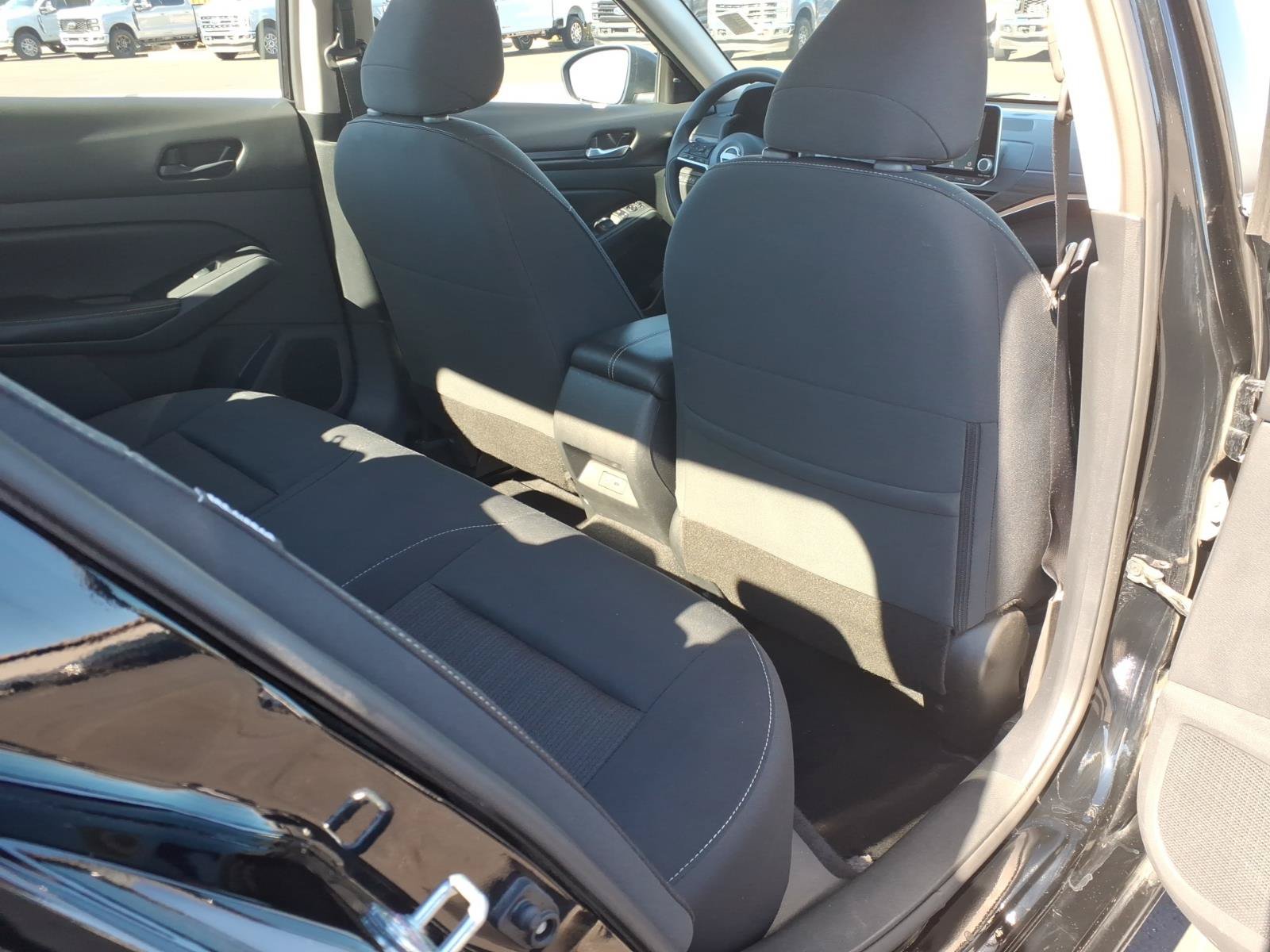 Used 2025 Nissan Altima 2.5 SV FWD image 12