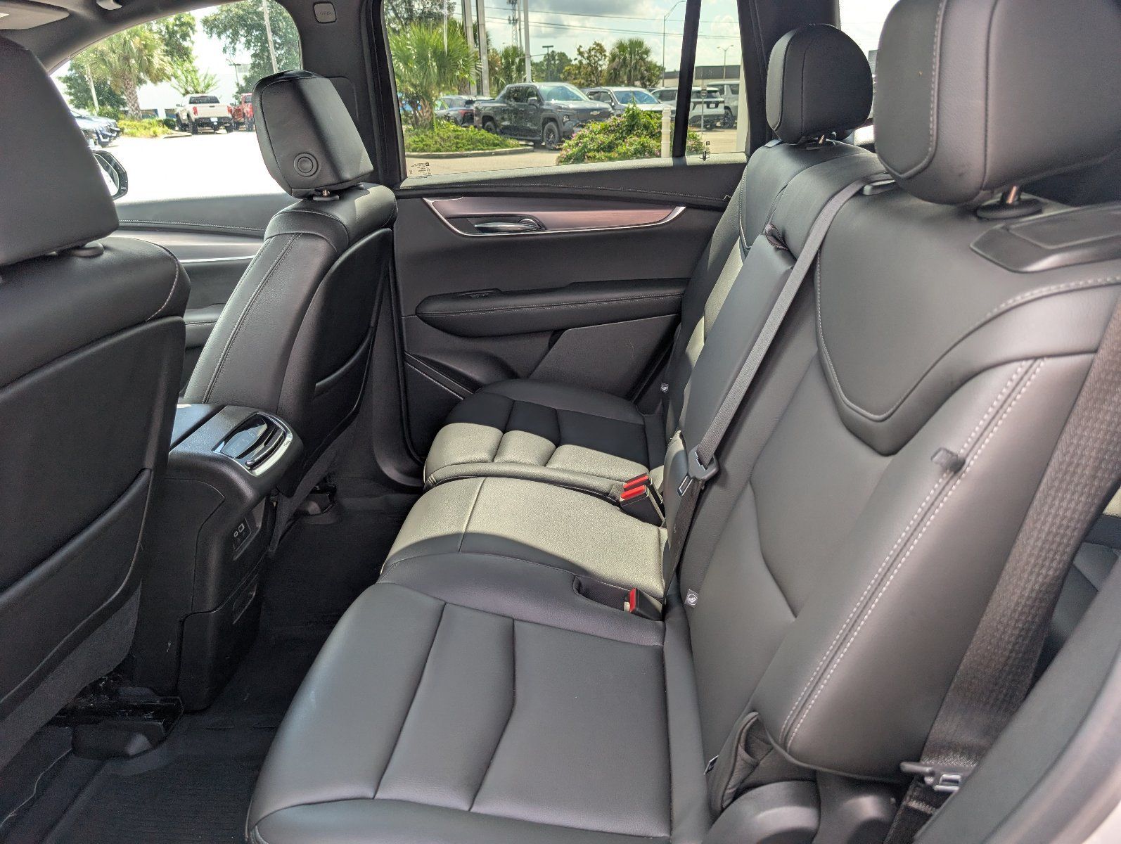 Certified 2024 Cadillac XT6 Luxury w/ LPO, Floor Liner Package AWD/4WD image 33